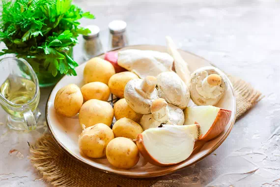 Салат с курицей грибами картошкой рецепт фото 1